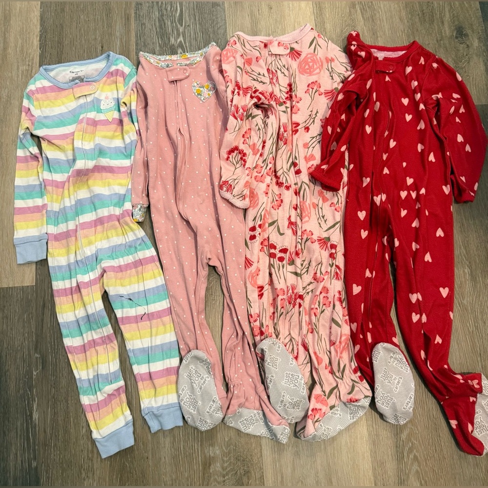 Carter’s 2T Girls Pajama Lot